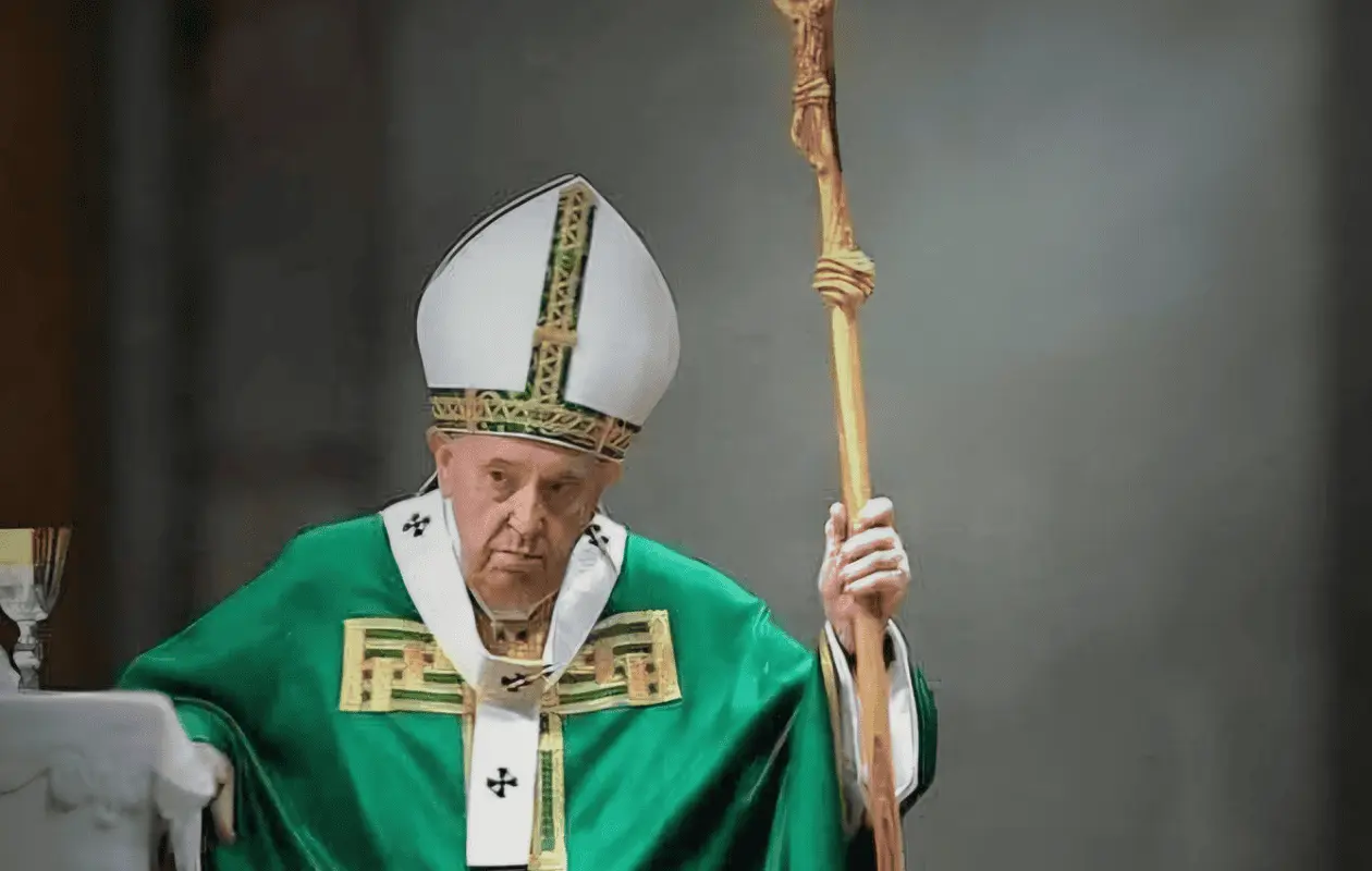Los médicos asisten al papa con oxígeno para evitar complicaciones mayores.