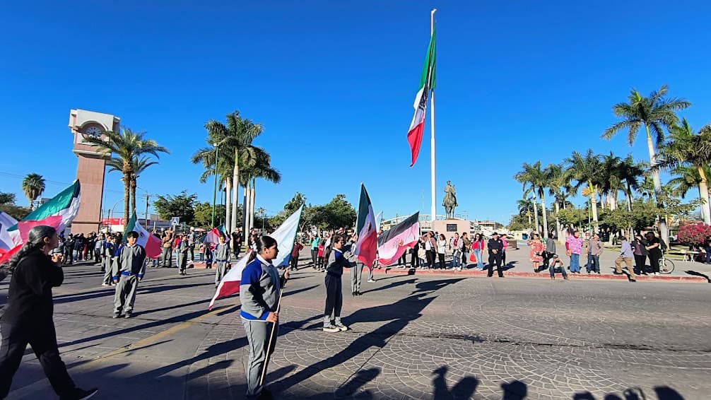 Ayuntamiento de Cajeme celebra el Día de la Bandera con tradicional desfile