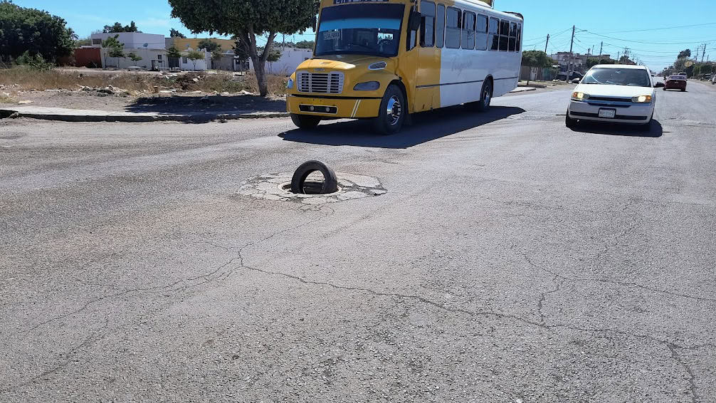 Problemas de alcantarillas abiertas en Ciudad Obregón