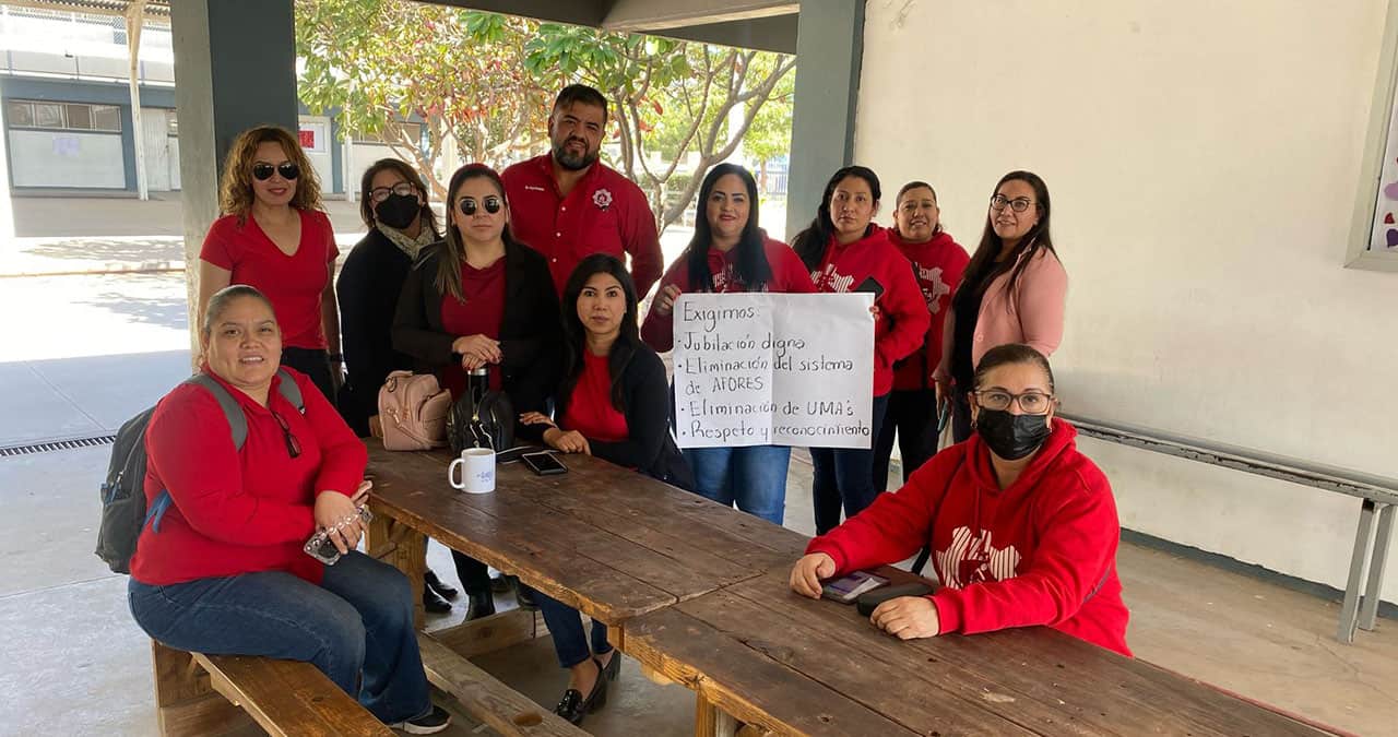 Personal docente de escuelas federales se encuentran en planteles trabajando bajo protesta