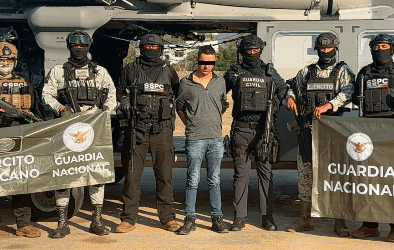 También se reportó la detención de una mujer.