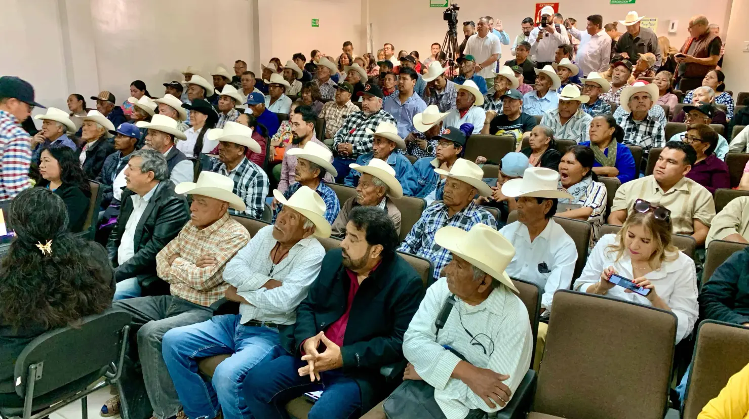 Mayos reclaman en foro tierras y justicia