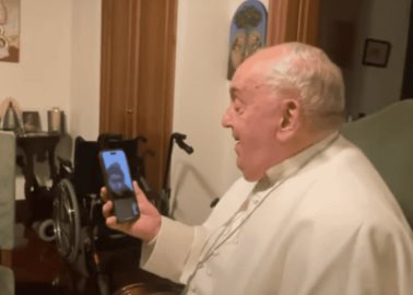 Papa Francisco: ¿Quién es el sacerdote al que llama a diario desde el hospital?