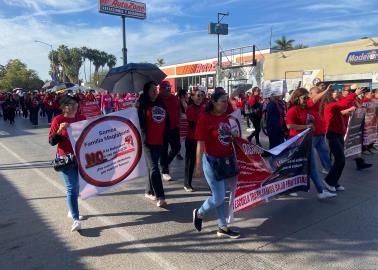 Maestros de Navojoa se manifiestan contra reforma a la Ley del Issste