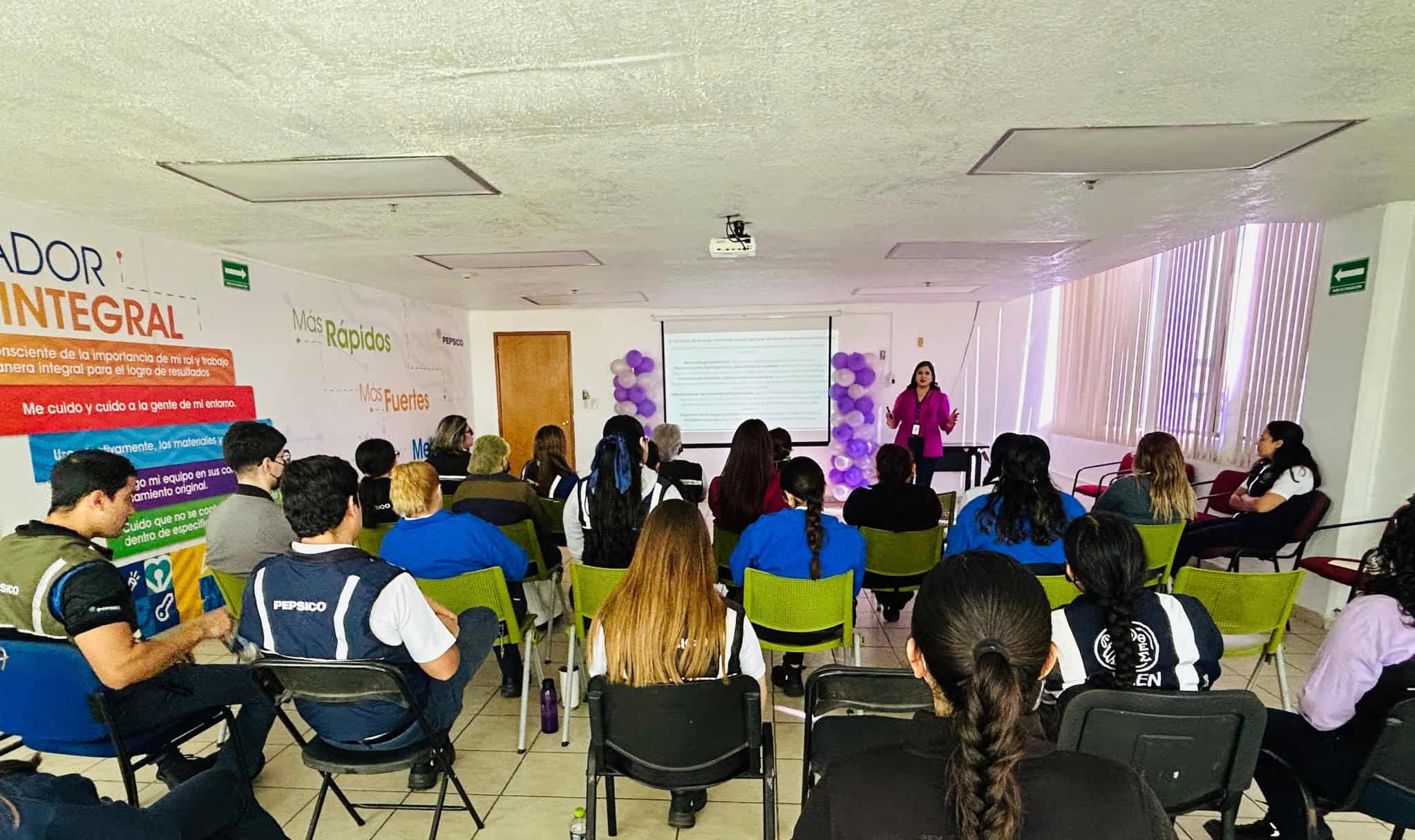 Día Internacional de la Mujer: ICM imparte conferencias sobre violencia de género