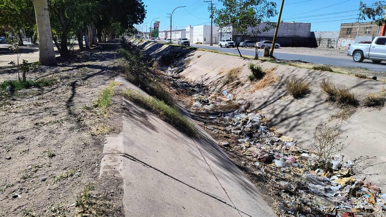 Problemas de basura en canal de Ciudad Obregón