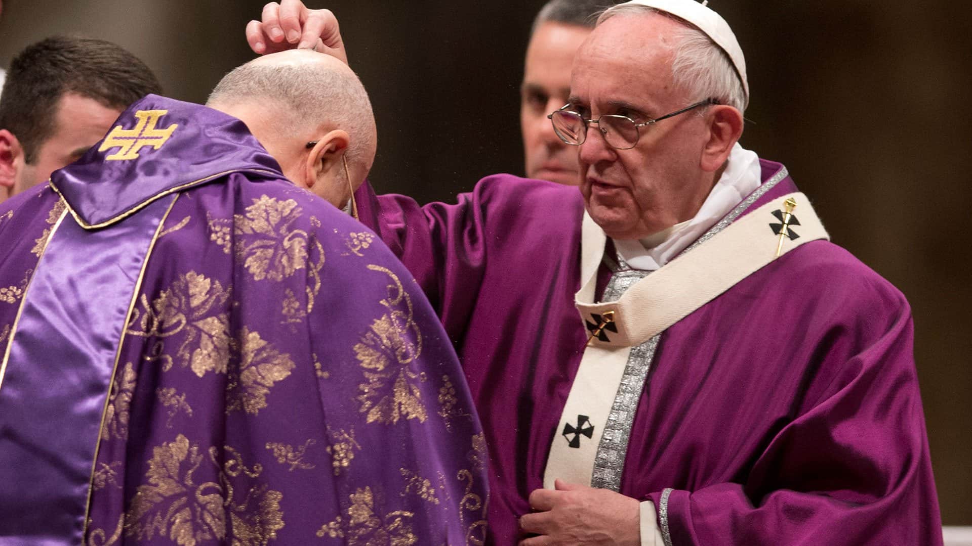 ¿Quién es el cardenal que sustituirá al Papa en el Miércoles de Ceniza?