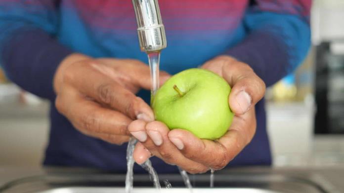 ¿Es posible quedar paralizado si se consumen frutas y verduras sin lavar? ¿Es posible quedar paralizado si se consumen frutas y verduras sin lavar?