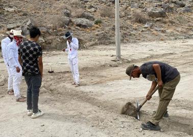 Fariseos instalan tubería para servicio de agua en Hermosillo, Sonora