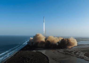 Space X suspenderá vuelos tras explosión de cohete durante pruebas