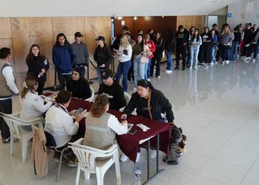 Aprendices cajemenses reciben tarjeta de Jóvenes Construyendo el Futuro