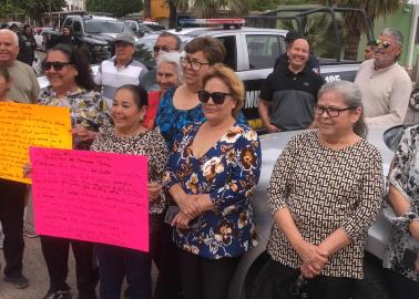 Vecinos de la Ampliación Miravalle realizan manifestación por drenajes colapsados; cierran calles