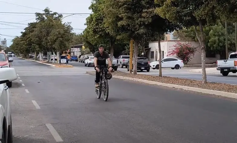 Danny Libicki recorre América en su bicicleta