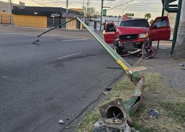 Choca pick up con poste de alumbrado en la Miguel Alemán