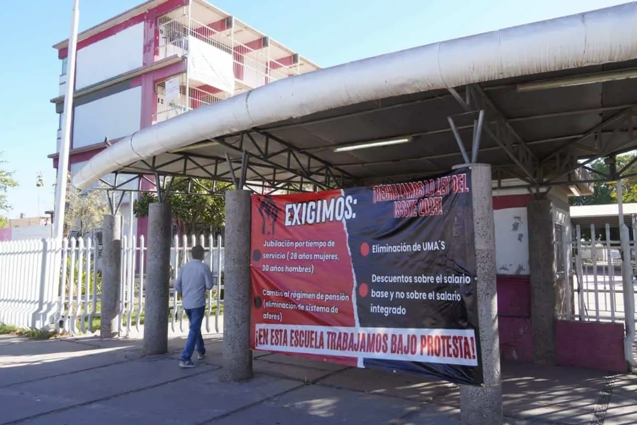 Van a paro laboral cuatro mil maestros en la región del Yaqui