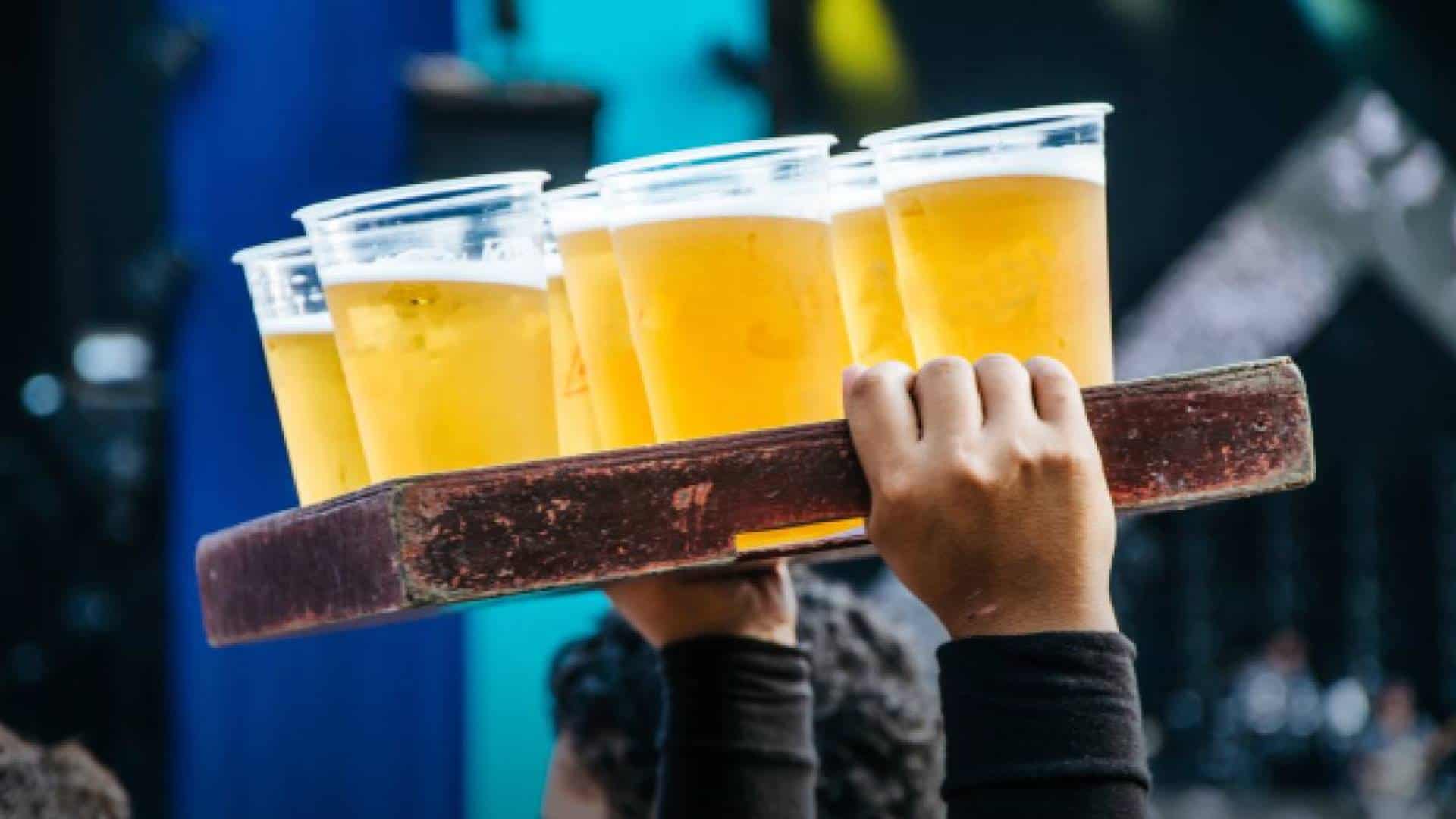 ¿Por qué la cerveza en los conciertos de México es tan cara? Esto dice la IA