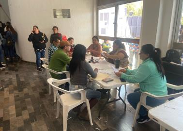 Entregan tarjetas de Beca Rita Cetina en Navojoa