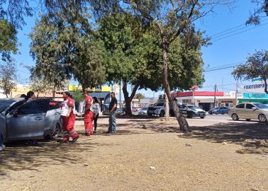 Ocasiona aparatoso choque al omitir señal de alto en el bulevar Ramírez de Ciudad Obregón