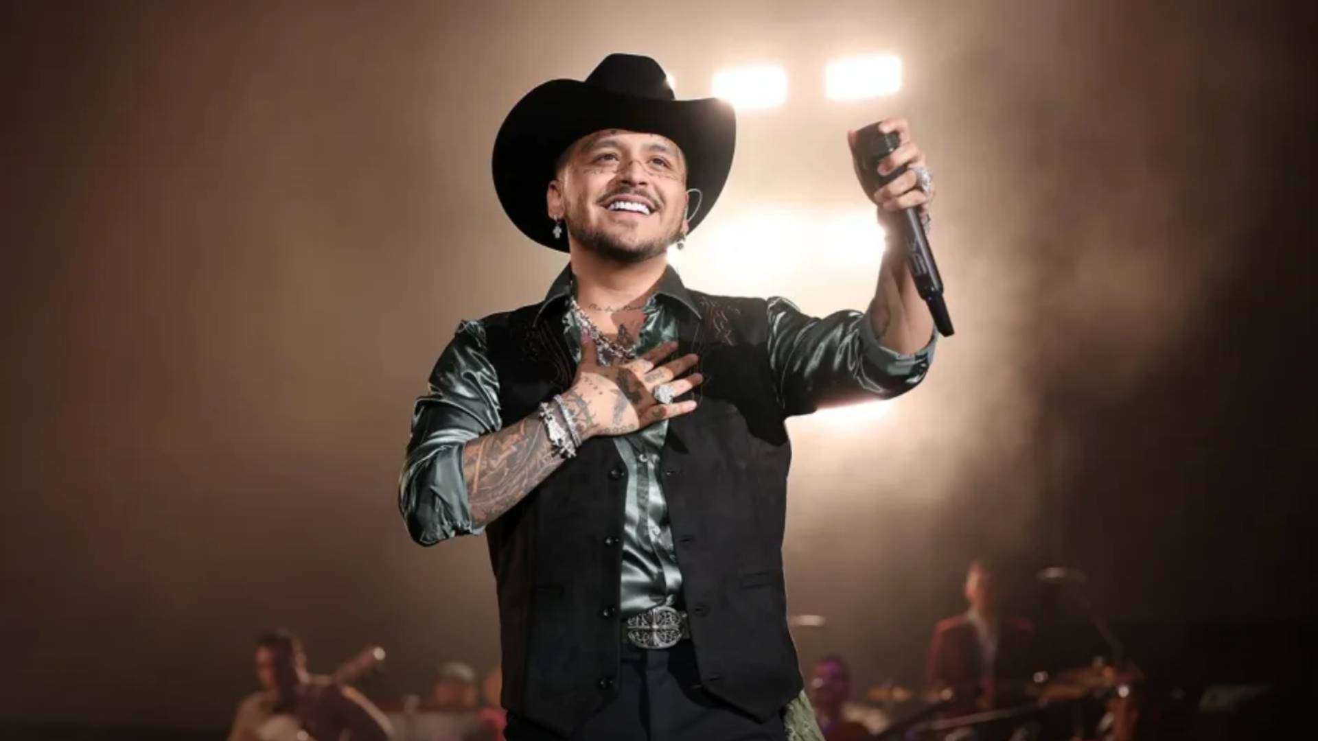 Acusan a Christian Nodal de plagiar a Enjambre con su canción El amigo