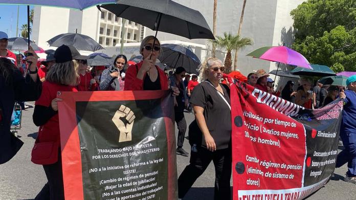 Más de 15 mil agremiados del SNTE 28 marcharon en Hermosillo, Sonora