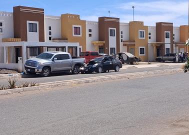 Se duerme al volante y choca con camioneta estacionada al oriente de Ciudad Obregón