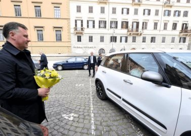 Las flores amarillas sí llegaron al Papa Francisco