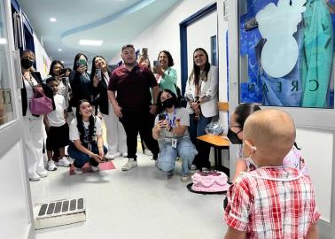 Niña que lucha contra el cáncer recibe una sorpresa en el hospital