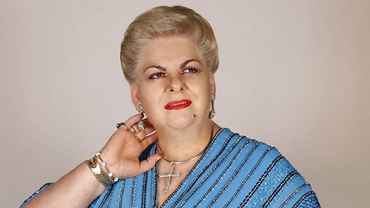 Homenajean a Paquita la del Barrio en el Times Square de Nueva York