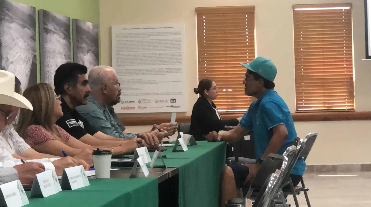 Vecinos de la colonia Villa Bonita piden instalación de lámparas de alumbrado público