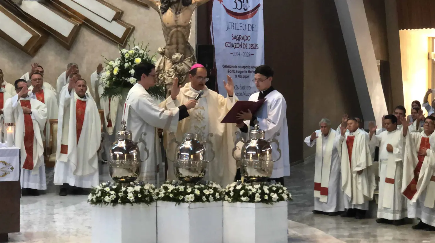 Celebran Misa Crismal 2025 en Diócesis de Ciudad Obregón