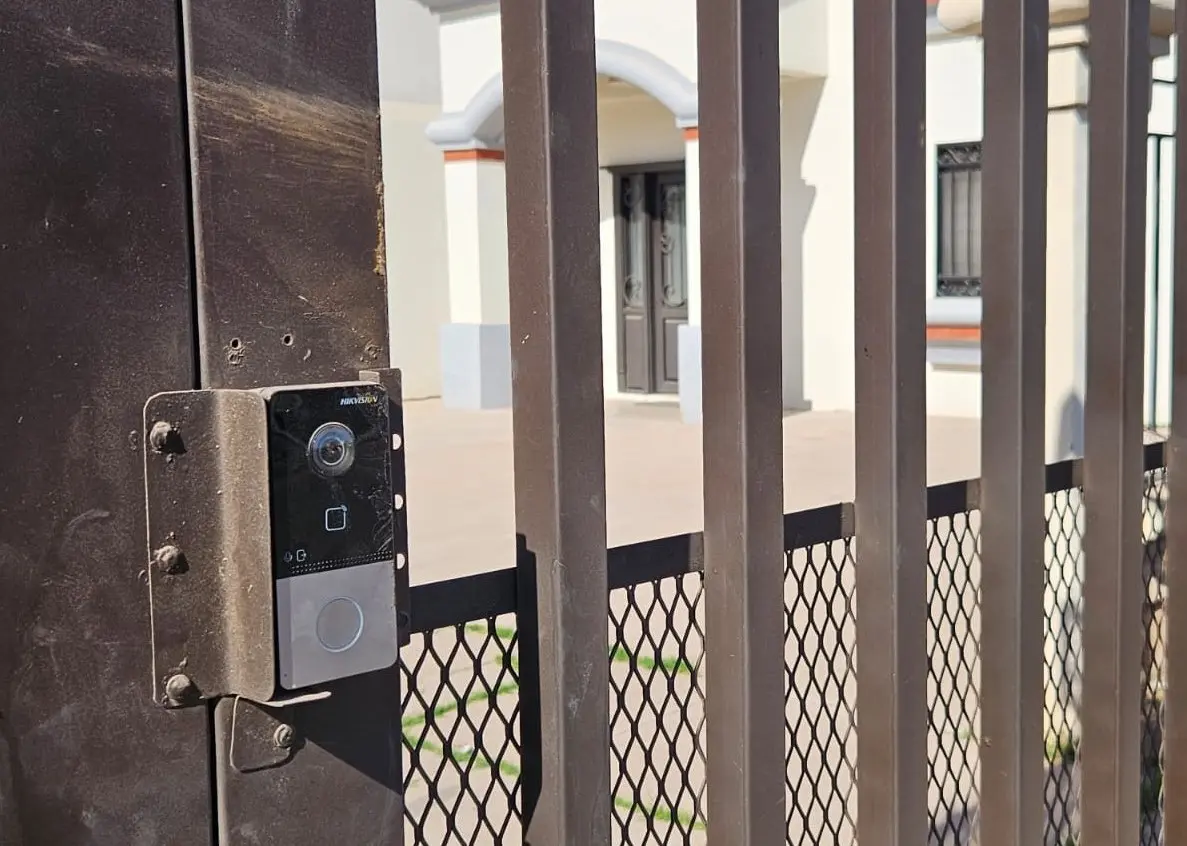 Dan seguridad, interfones inteligentes en Montecarlo