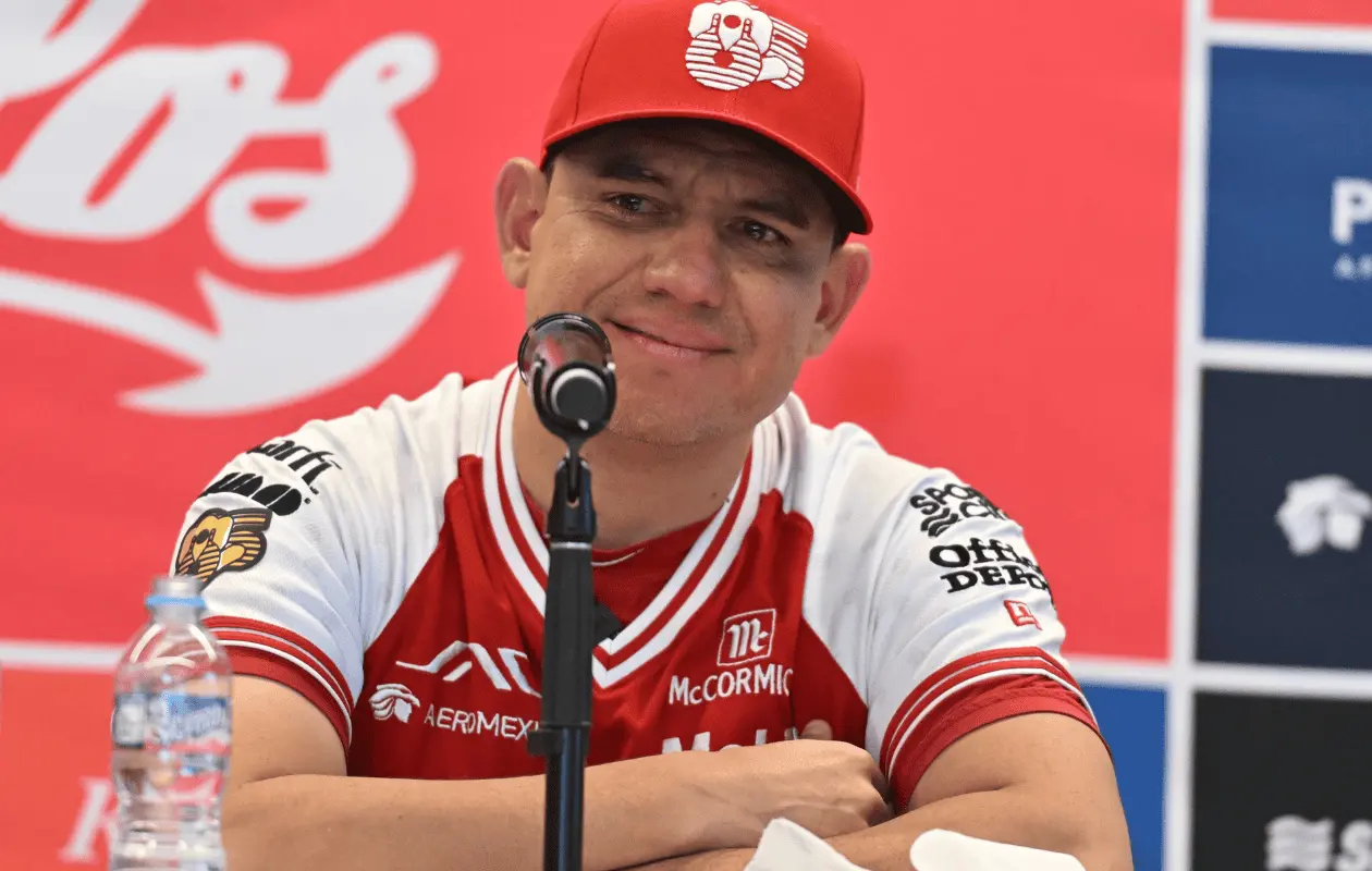 El lanzador culmina su carrera en LMB y LMP.