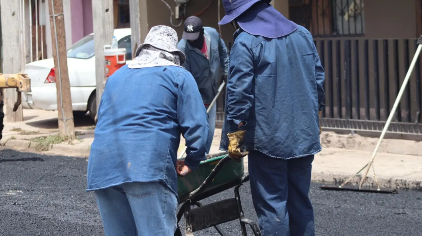Avanza el bacheo de calles de Cajeme con maquinaria y asfalto propio