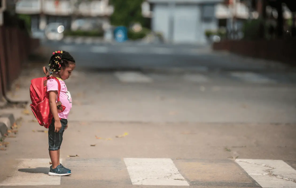 Los menores tienen 44 por ciento más probabilidad de vivir en condiciones habitacionales deficitarias que los adultos.