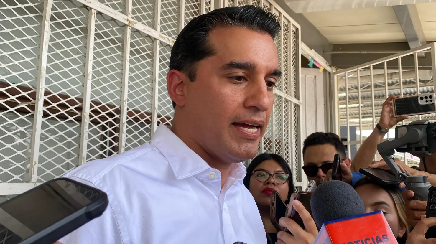 Son 19 mil 200 maestros federales, informó el secretario de la SEC