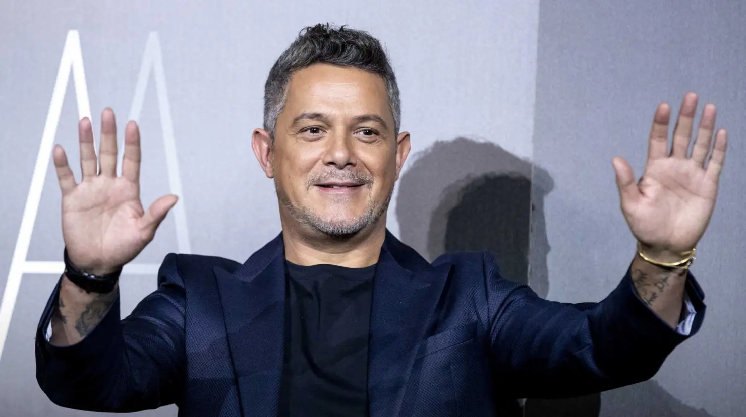 Alejandro Sanz se defiende tras acusaciones de una fan por vínculo “emocionalmente dañino”