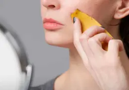 ¿Para qué sirve la cáscara de plátano en el rostro? Estos son 5 beneficios que quizá no conocías