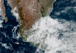 Huracán Erick podría tocar tierra como categoría 5: SMN