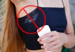 Termina con las manchas de desodorante en la ropa con este truco sencillo y efectivo