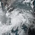 Huracán Erick se intensifica a categoría 3: alertan a Oaxaca y Guerrero por fuertes lluvias