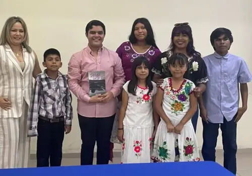 Axel López comparte inspiración literaria con estudiantes de Escuela Secundaria No. 23 Axel López comparte inspiración literaria con estudiantes de Escuela Secundaria No. 23