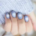 Este es el diseño de uñas perfecto para mujeres de 40 porque rejuvenece las manos al instante