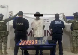 Intentó huir de policías y fue detenido; traía una bolsa llena de drogas