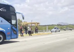 Continúan Yaquis bloqueos carreteros