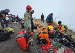 Turista brasileña muere tras caer del volcán Rinjani en Indonesia