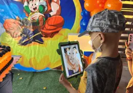 Goku, Vegeta y Piccolo envían su ki a Carlitos, un guerrero en tratamiento oncológico