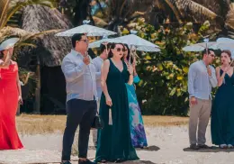 ¿Vas a tener un evento al aire libre? Así puedes evitar que tu peinado se arruine por el clima