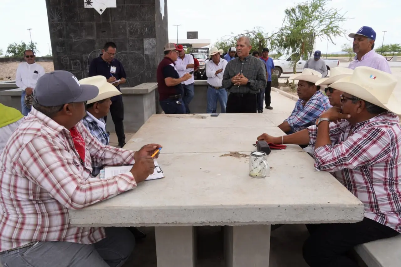 Se reúnen yaquis con el gobernador