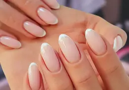 Nail art: 5 diseños de uñas ‘Micro french’ elegantes y sencillas para la oficina