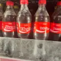 Coca-Cola vuelve a poner nombres y ahora también apellidos a sus botellas